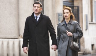 Sam Worthington en Jessica Chastain in The Debt