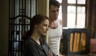 Jessica Chastain en Ciarán Hinds in The Debt