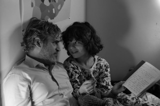Joaquin Phoenix en Gaby Hoffmann in C'mon C'mon