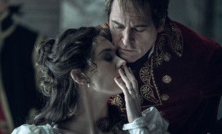 Vanessa Kirby en Joaquin Phoenix in Napoleon