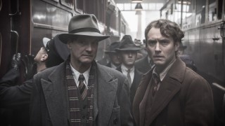 Colin Firth en Jude Law in Genius