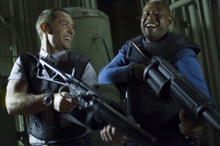 Jude Law en Forest Whitaker in Repo Men