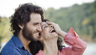 Juliette Binoche en Edgar Ramírez in  coeur ouvert