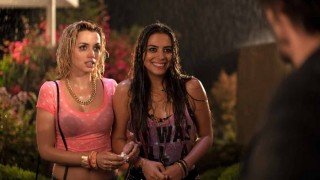 Lorenza Izzo, Ana de Armas en Keanu Reeves in Knock Knock