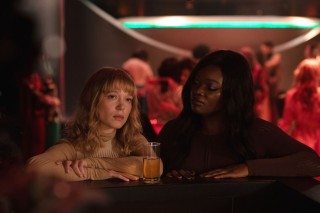 Léa Seydoux en Guslagie Malanda in La bête