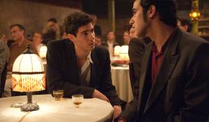 Les hommes libres: Tahar Rahim (Younes) en Mahmud Shalaby (Salim) Les hommes libres: Tahar Rahim (Younes) en Mahmud Shalaby (Salim)