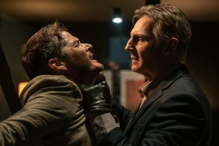 Scot Williams en Liam Neeson in Memory (2022)