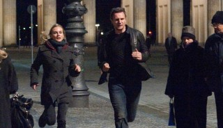 January Jones (I) en Liam Neeson in Unknown