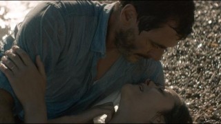 Alex Brendemühl en Marion Cotillard in Mal de pierres