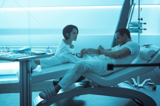 Marion Cotillard en Michael Fassbender in Assassin's Creed