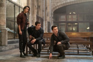 Sophia Ali, Mark Wahlberg en Tom Holland in Uncharted