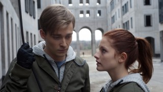 Matthijs van de Sande Bakhuyzen en Ella-June Henrard in Boy 7