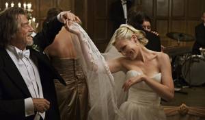 Melancholia: John Hurt (Dexter) en Kirsten Dunst (Justine) Melancholia: John Hurt (Dexter) en Kirsten Dunst (Justine)