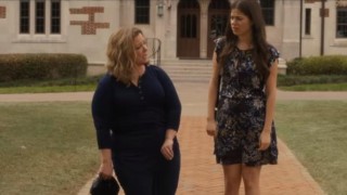 Melissa McCarthy en Molly Gordon in Life of the Party