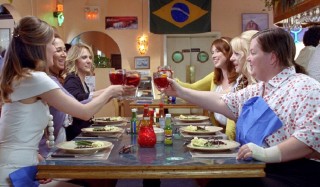 Rose Byrne, Melissa McCarthy, Maya Rudolph, Wendi McLendon-Covey, Kristen Wiig en Ellie Kemper in Bridesmaids