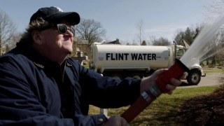 Michael Moore in Fahrenheit 11/9