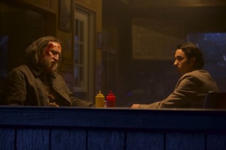 Nicolas Cage en Alex Wolff in Pig