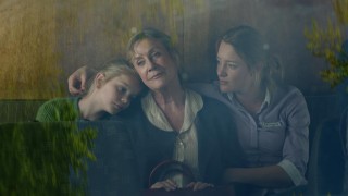 Vita Heijmen, Beppie Melissen en Noortje Herlaar in Kapsalon Romy