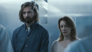 Vincent van der Valk en Noortje Herlaar in Kind