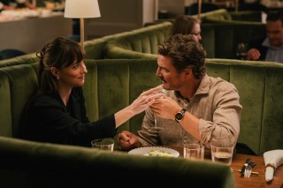 Dakota Johnson en Pedro Pascal in Materialists