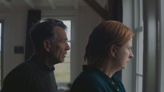 Raymond Thiry en Jacqueline Blom in A Man Falls From The Sky