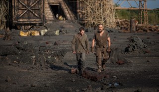 Russell Crowe en Logan Lerman in Noah
