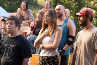 Zack Gottsagen, Dakota Johnson en Shia LaBeouf in The Peanut Butter Falcon