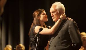 Song for Marion: Gemma Arterton (Elizabeth) en Terence Stamp (Arthur) Song for Marion: Gemma Arterton (Elizabeth) en Terence Stamp (Arthur)