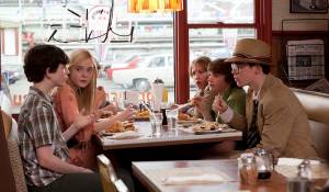 Super 8: Zach Mills, Elle Fanning, Riley Griffiths, Ryan Lee, Joel Courtney (Joe Lamb) en Gabriel Basso Super 8: Zach Mills, Elle Fanning, Riley Griffiths, Ryan Lee, Joel Courtney (Joe Lamb) en Gabriel Basso