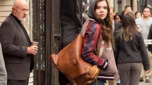 Term Life: Jonathan Banks en Hailee Steinfeld (Cate Barrow) Term Life: Jonathan Banks en Hailee Steinfeld (Cate Barrow)