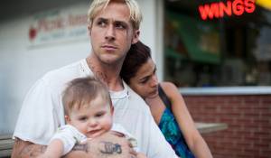 The Place Beyond the Pines: Ryan Gosling (Luke) en Eva Mendes (Romina) The Place Beyond the Pines: Ryan Gosling (Luke) en Eva Mendes (Romina)