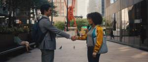The Sun Is Also a Star: Charles Melton (Daniel Bae) en Yara Shahidi (Natasha Kingsley) The Sun Is Also a Star: Charles Melton (Daniel Bae) en Yara Shahidi (Natasha Kingsley)