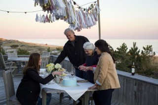 Geena Davis, Tim Robbins, Lois Smith en Stephanie Andujar in Marjorie Prime