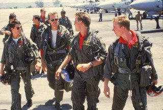 Tom Cruise, Anthony Edwards en Barry Tubb in Top Gun