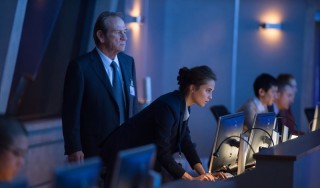 Tommy Lee Jones en Alicia Vikander in Jason Bourne