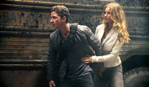 Transformers: Dark of the Moon: Shia LaBeouf (Sam Witwicky) en Rosie Huntington-Whiteley (Carly) Transformers: Dark of the Moon: Shia LaBeouf (Sam Witwicky) en Rosie Huntington-Whiteley (Carly)