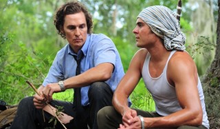 John Cusack en Zac Efron in The Paperboy