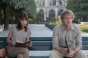 Still uit Midnight in Paris met rechts Owen Wilson