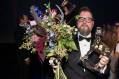 Martin Koolhoven met zijn Gouden Kalf voor Beste Regie Â© 2017 Arjo Frank | BiosAgenda.nl