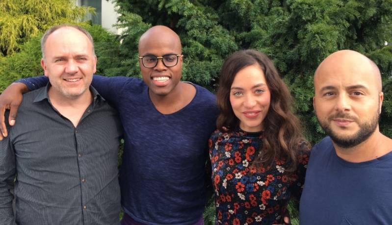 Vlnr. producent Maarten Swart, Jandino Asporaat, Liliana de Vries en Jon Karthaus © 2017 Kaap Holland Film / Entertainment One