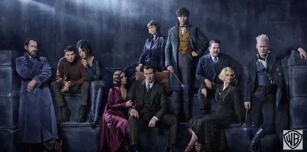 Jude Law, Ezra Miller, Claudia Kim, Zoë Kravitz, Callum Turner, Katherine Waterston, Eddie Redmayne, Dan Fogler, Alison Sudol en Johnny Depp © 2017 Warner Bros. Pictures.
