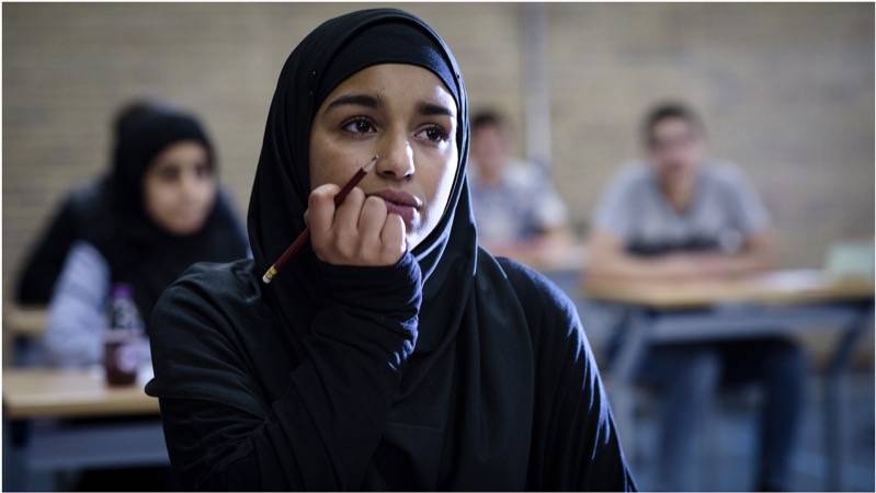 Nora el Koussour in de rol van Layla M.