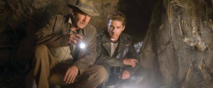 Harrison Ford en Shia LaBeouf in Indiana Jones and the Kingdom of the Crystal Skull (c) 2008