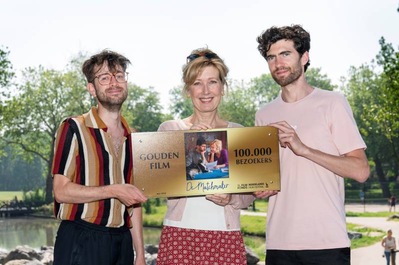 Regisseur Jeroen Houben met Ariane Schluter en Benja Bruijning. 2018 (c) Bram Belloni