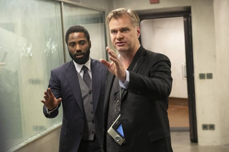 John David Washington en regisseur Christopher Nolan op de set van TENET Â© 2020 Warner Bros. Entertainment Inc. | Foto: Melinda Sue Gordon