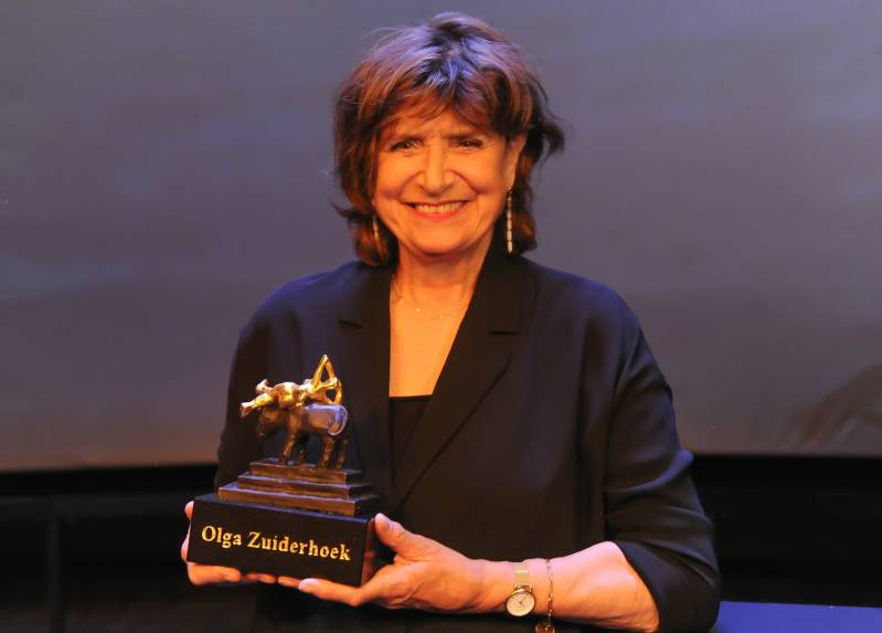 Olga Zuiderhoek neemt Career Achievement Award tijdens Film by the Sea 2020