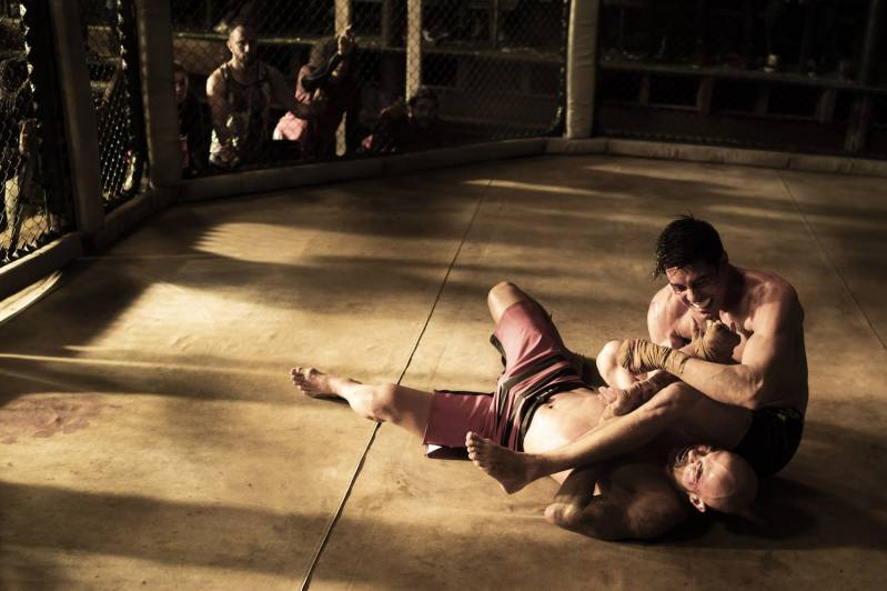 Ian Streetz and Lewis Tan in Mortal Kombat (2021)