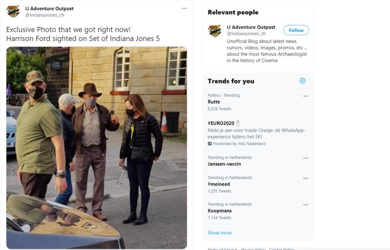 Foto van Twitter-account Exclusive Photo that we got right now!\\r\\nHarrison Ford sighted on Set of Indiana Jones 5