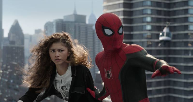 Zendaya en Tom Holland in SPIDER-MAN: NO WAY HOME