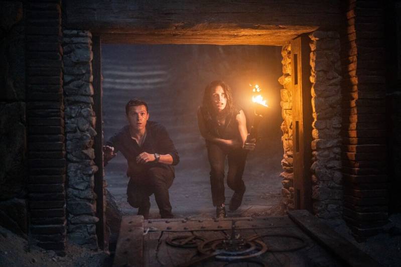 Tom Holland en Sophia Ali in UNCHARTED